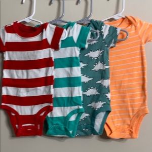 4pc Carters 9 mon Onesie Bundle